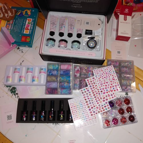 Customer photo review of Hooked On Love Valentine's Day Limited Edition Decoration Set