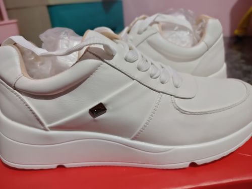 Customer photo review of Redwood Flat Sneakers