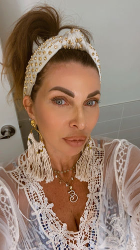 Customer photo review of DESERT TAN PEARL KNOTTED VELVET HEADBAND
