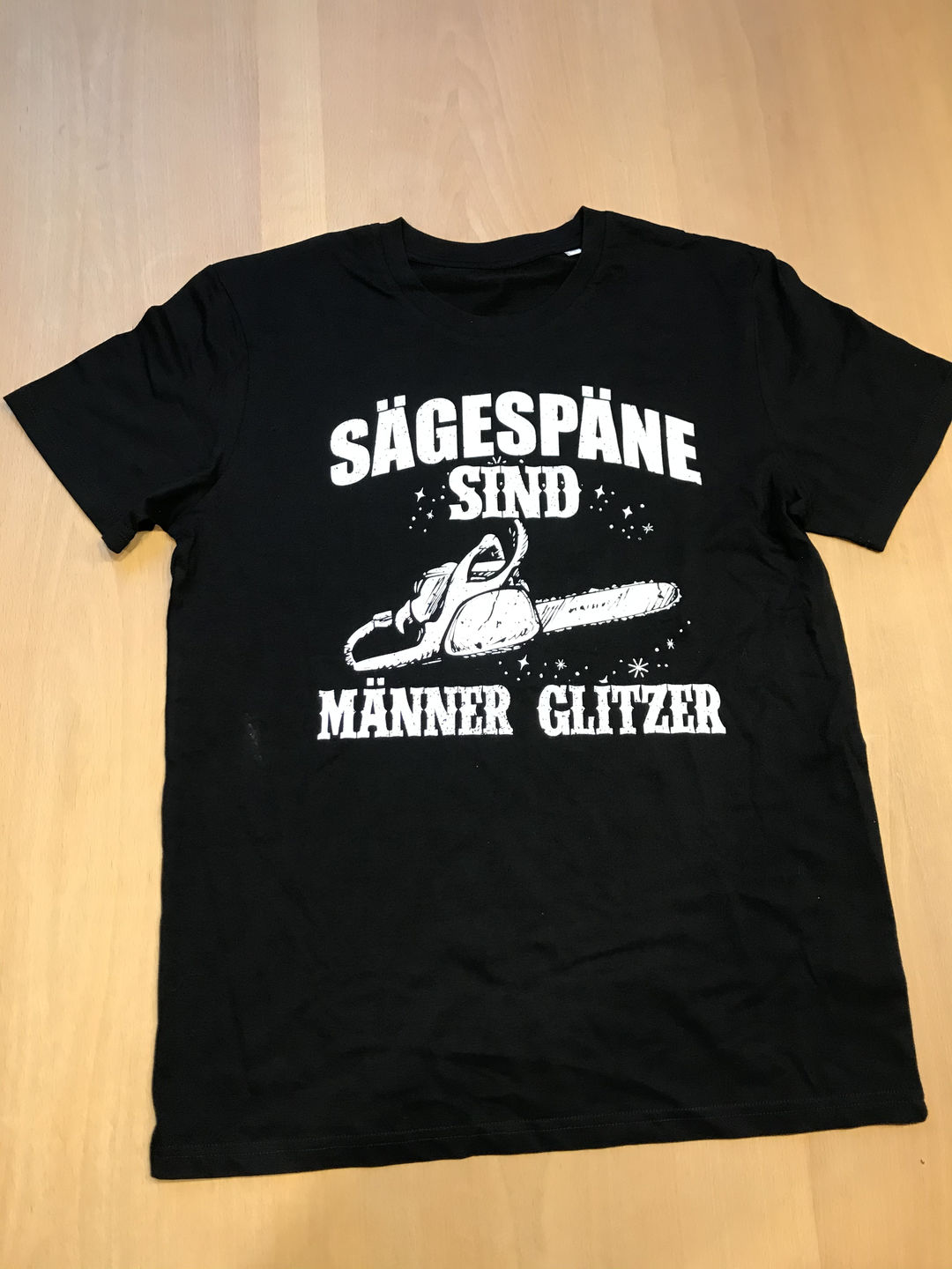 Customer photo review of MÄNNERGLITZER KETTENSÄGE - Bio Herren Shirt