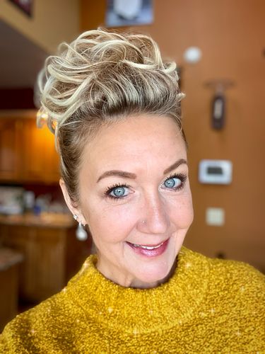 Customer photo review of JuvaBun Messy Bun