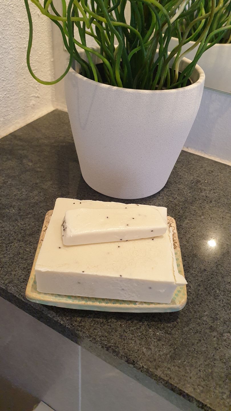 Customer photo review of Grüne Tonerde mit Lavendel- & Teebaumöl (Für normale & Mischhaut)