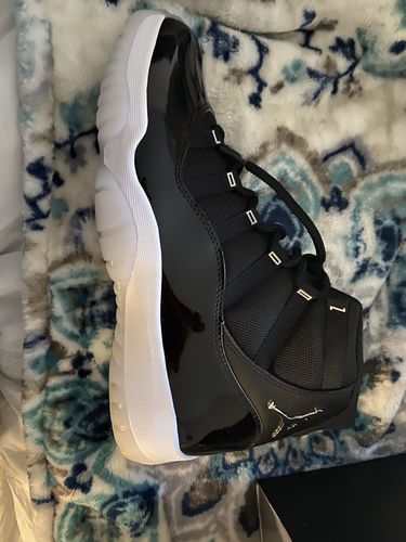 Customer photo review of Air Jordan 11 Retro 25th  Anniversary