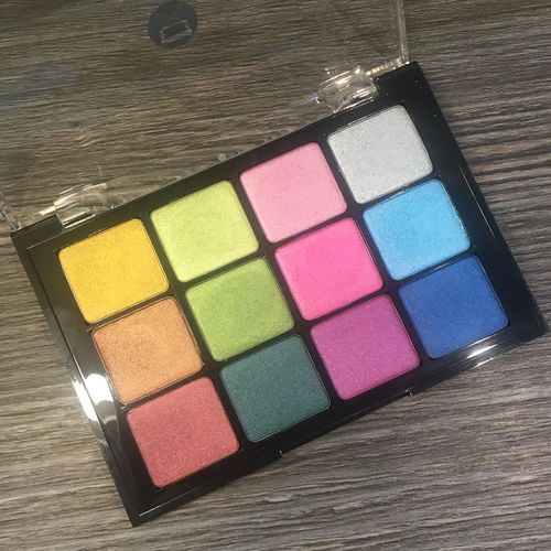Customer photo review of Viseart Boheme Dream Eyeshadow Palette 02