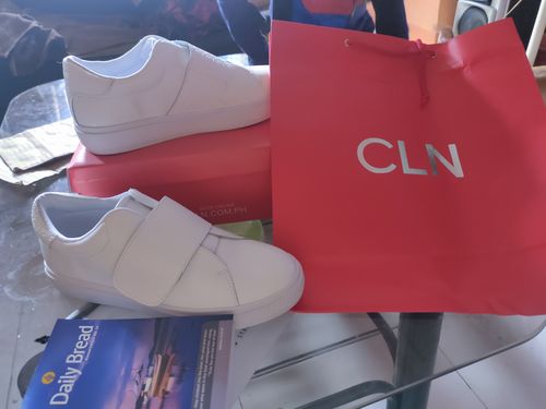 Customer photo review of Rylee Flat Sneakers