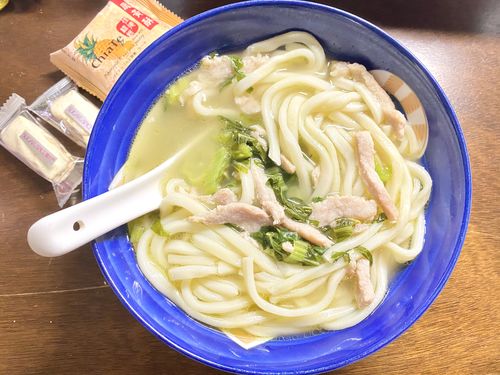 Customer photo review of Leaf Mustard and Pork Noodle Soup with Soybean Kernels 味全雪菜肉丝面17.4oz (1盒/Pack)