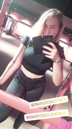 Customer photo review of High-Rise Butt Lift Pocket Active Leggings - Metallic Stars