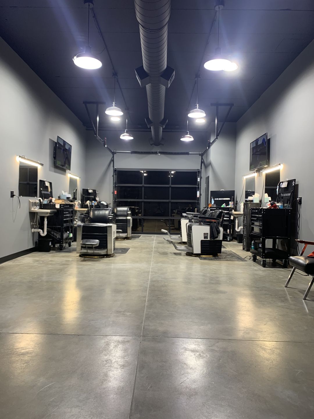 Customer photo review of LED UFO High Bay, 150 Watt, 5700K, 22500 LM, Perfect for Warehouses, Factories, Supermarkets