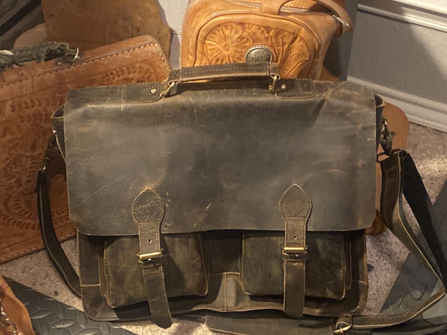 Customer photo review of Retro Buffalo Hunter Leather Laptop Messenger Bag