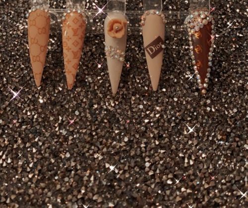 Customer photo review of Bluesky Glossy LARGE NO WIPE TOP Coat UV/LED Gel Nail Polish 15ml