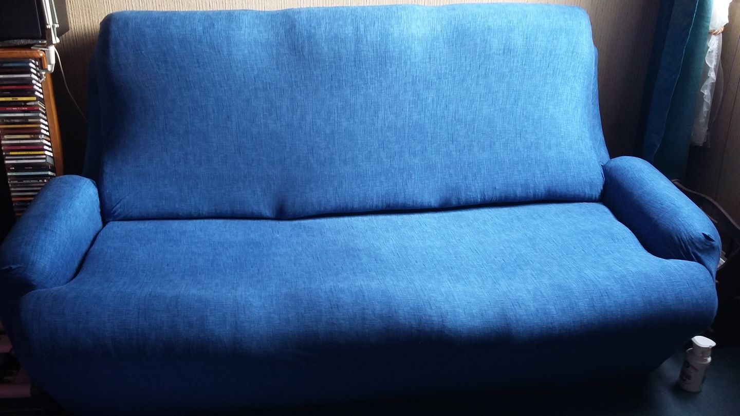 Customer photo review of Bleu - Housses Extensibles de Fauteuil et Canapé - La Maison des Housses