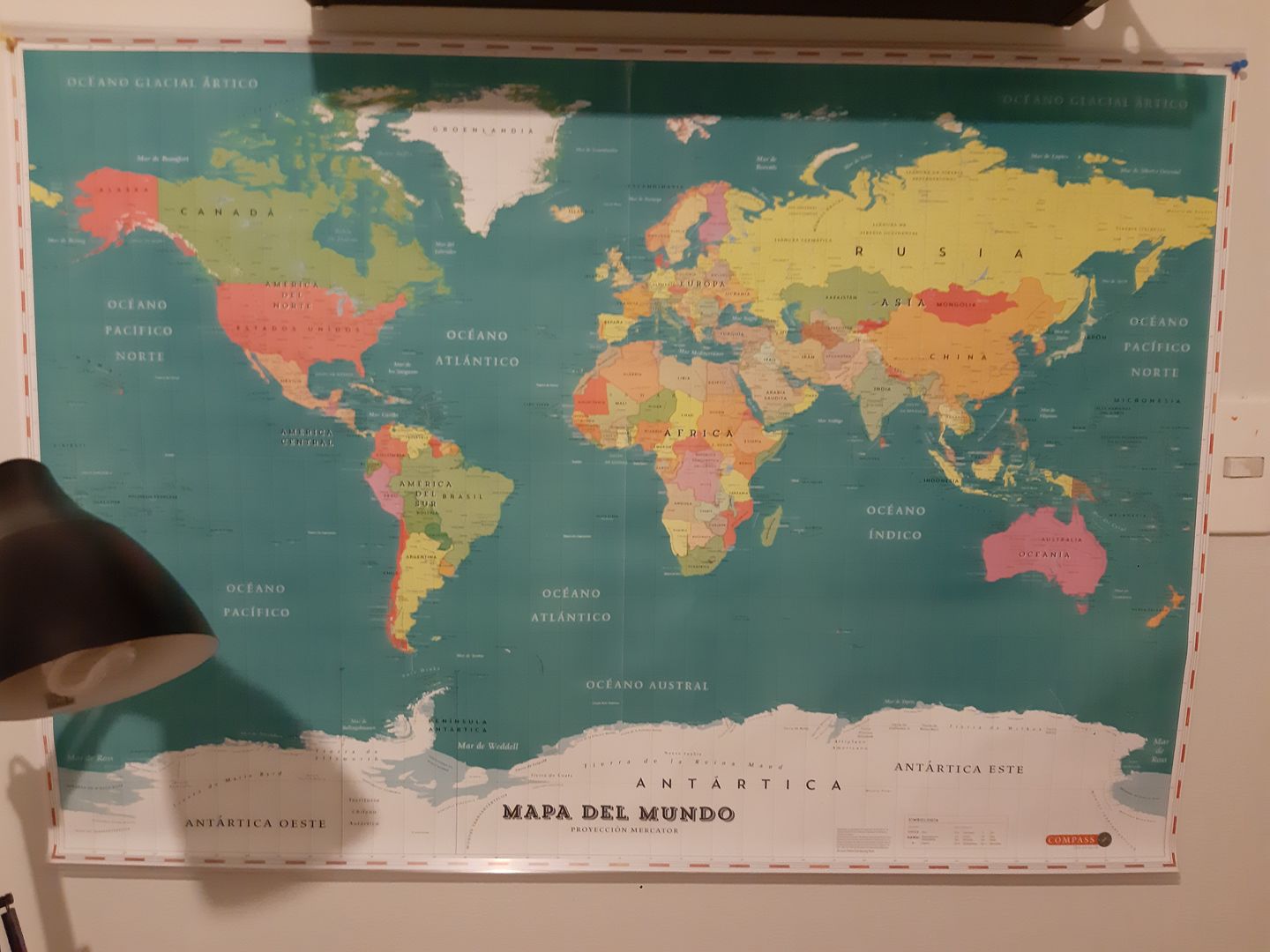 Customer photo review of Mapa del Mundo Político y Geográfico 2020 - Lámina