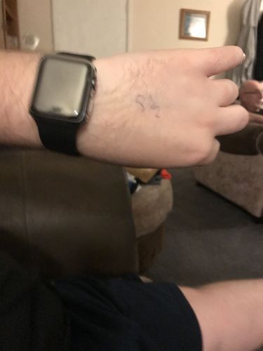 Tina C. review of Apple Watch Series 3 GPS 38mm Space Grey Refurbished Pristine image 1 out of 1