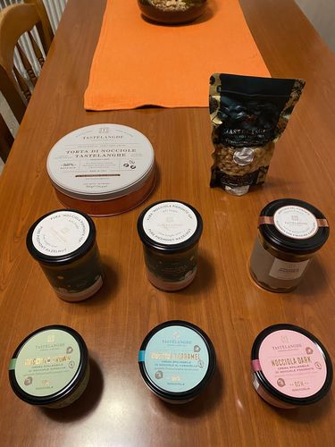 Customer photo review of Torta di Nocciole Tastëlanghe (Box Torta)