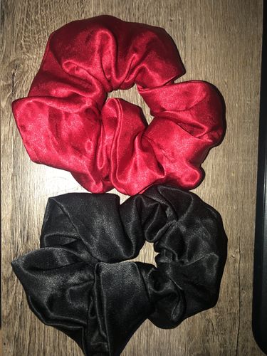 Customer photo review of Black Dreamy Scrunchie by TR