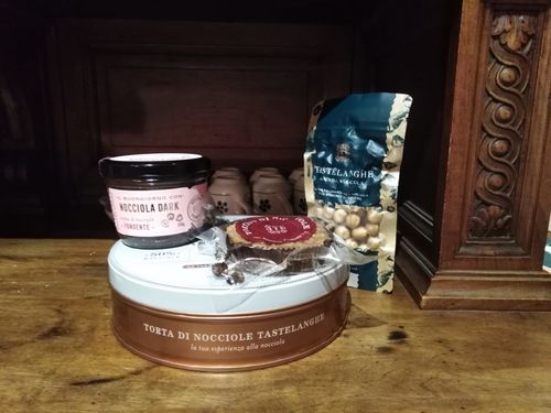 Customer photo review of Torta di Nocciole Tastëlanghe + Crema di Nocciole + Confezione Nocciola "Tostata"