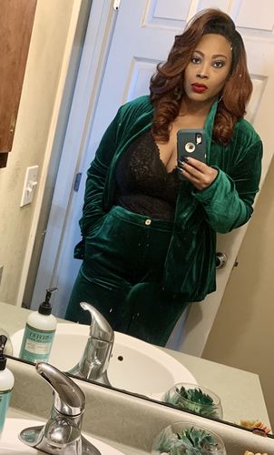 Customer photo review of Rebdolls "Life of The Party" Velvet Blazer - Emerald Green