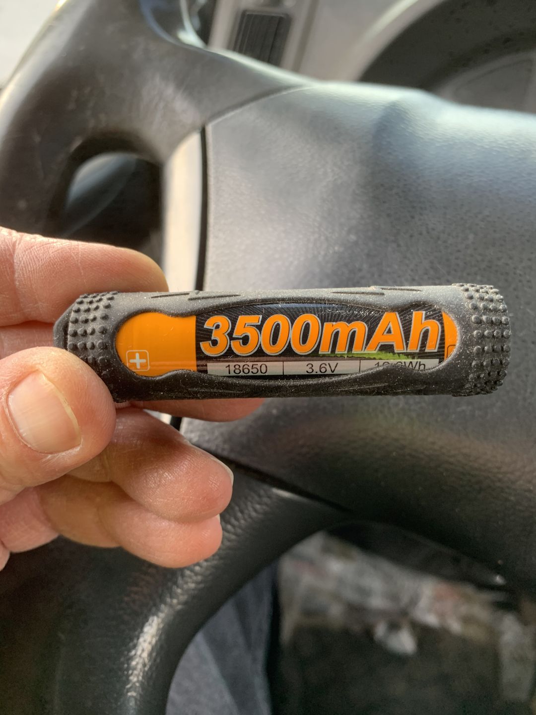 Customer photo review of Pile rechargeable Fenix ARB-L18 - 18650 - 3500 mAh pour toutes les lampes Fenix utilisant des 18650