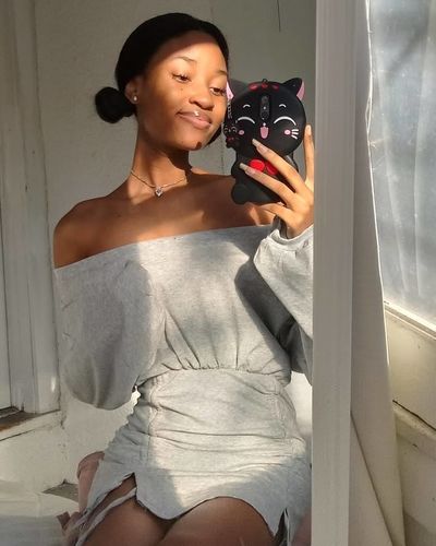 Customer photo review of Solid color one-shoulder long-sleeved drawstring dress