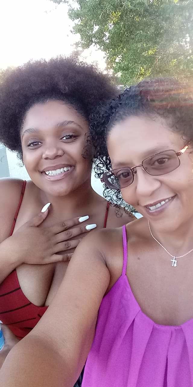 Customer photo review of Hair Growth Serum for Curly Hair with Organic Jojoba Oil for Moisturizing and Lavender Fragrance