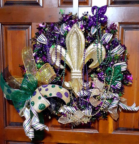 Customer photo review of 13" Fleur De Lis W/Hanger Gold MZ167108