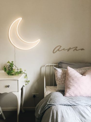 Customer photo review of The Neon Moon