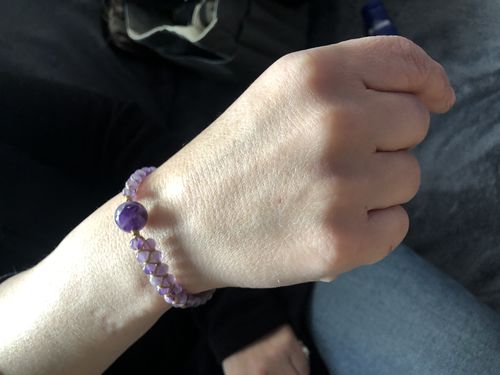 Kundenbewertung mit Foto zu Das "Achtsamkeit" Armband aus Amethyst