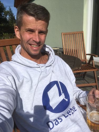 Customer photo review of ADBUSTING & GUERILLA HOODIE BUBEN • DAS LETZTE