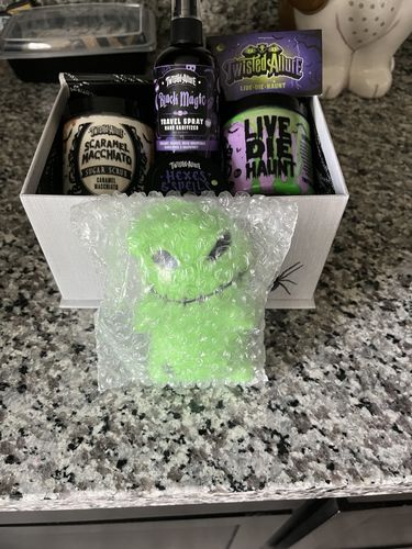 Customer photo review of Small Black & White "Happy Halloween' Spider Box