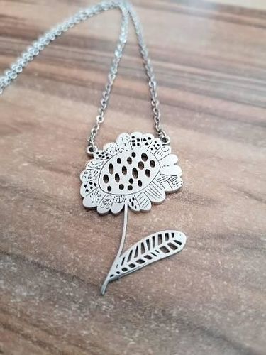 Customer photo review of Dessin d'enfant LOANYA en collier ou pendentif