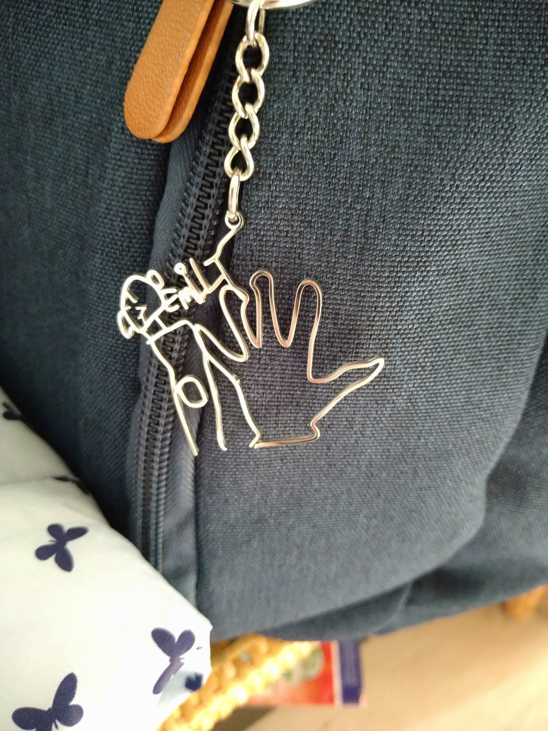 Customer photo review of Dessin d'enfant LOANYA en collier ou pendentif