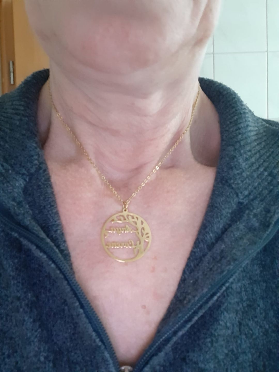 Customer photo review of Collier Arbre de vie LOANYA avec noms gravés
