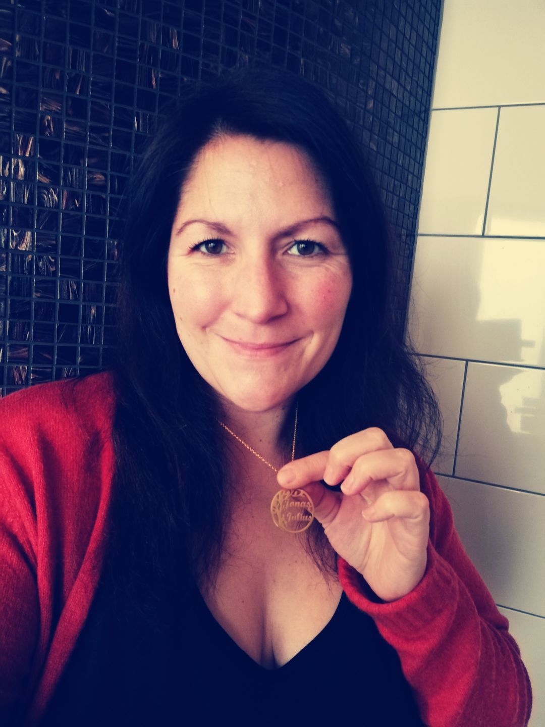 Customer photo review of Collier Arbre de vie LOANYA avec noms gravés