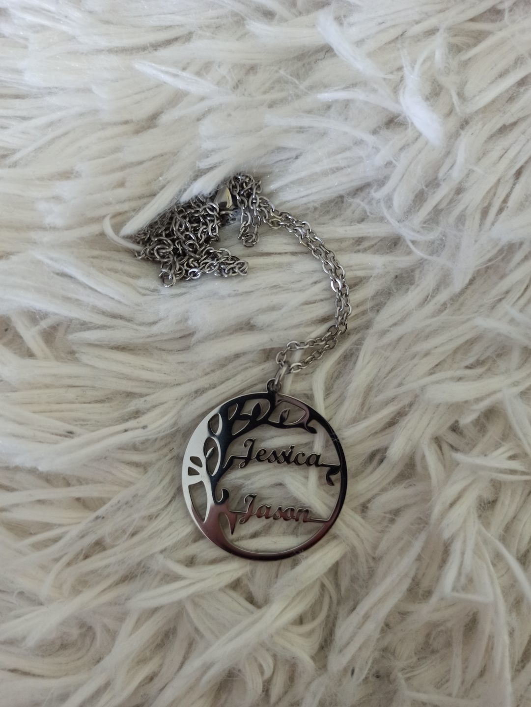 Customer photo review of Collier Arbre de vie LOANYA avec noms gravés