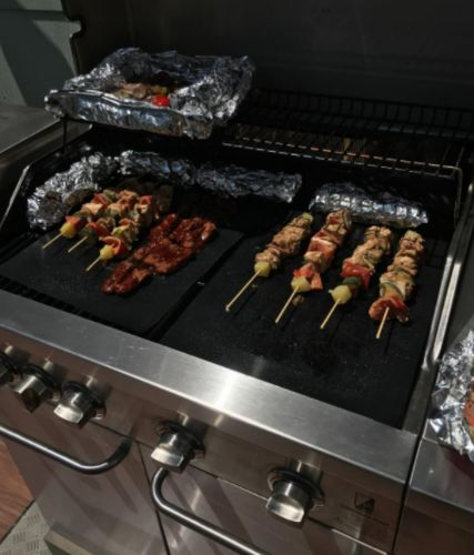 Customer photo review of Tarttumattomat BBQ-grillimatot leikkuulaatikolla