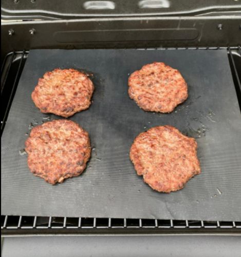 Customer photo review of Tarttumattomat BBQ-grillimatot leikkuulaatikolla