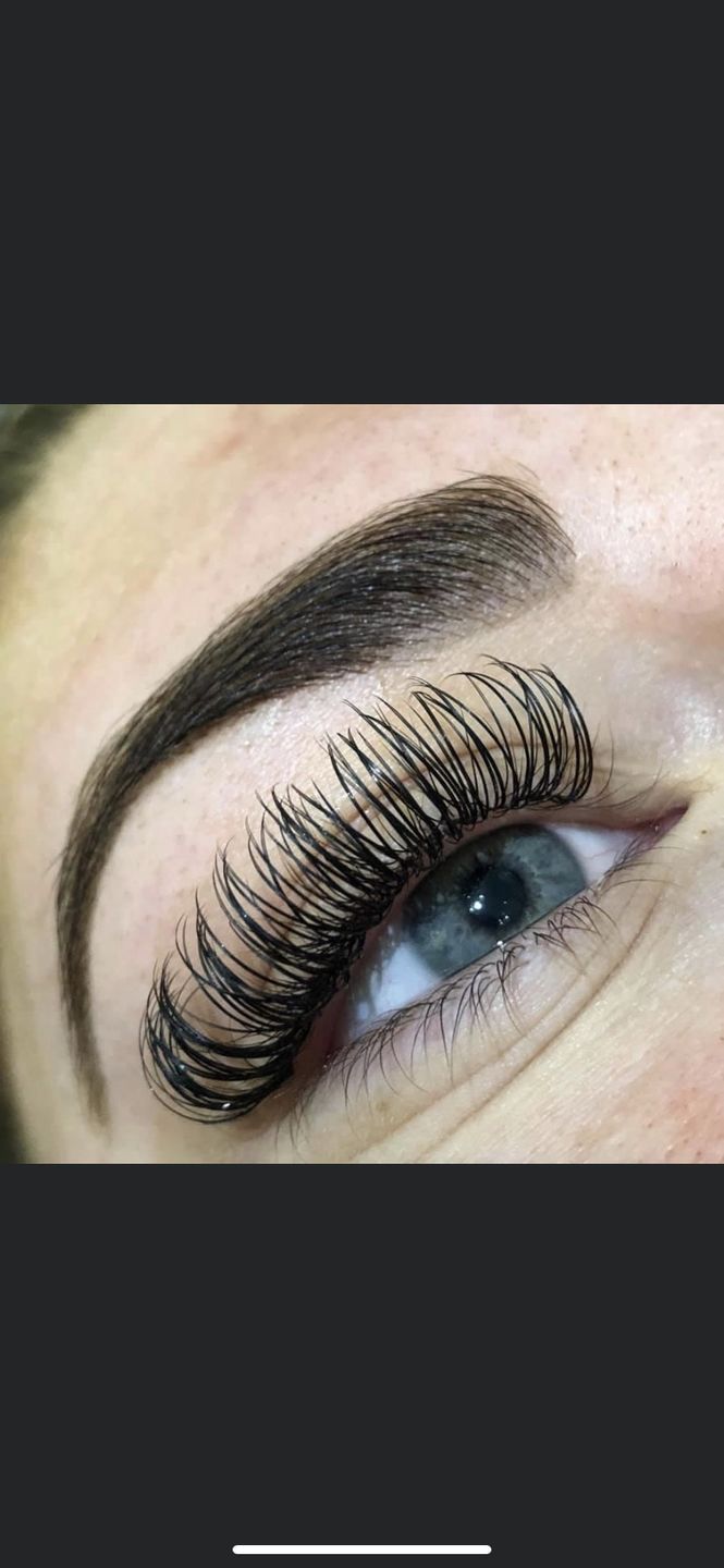Customer photo review of 0.25 Flat Split Tip Cashmere Eyelash Extensions (16 lines)