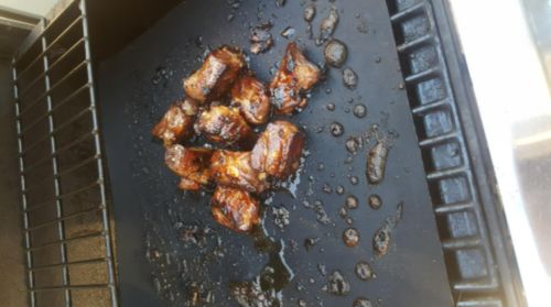 Customer photo review of Tarttumattomat BBQ-grillimatot leikkuulaatikolla