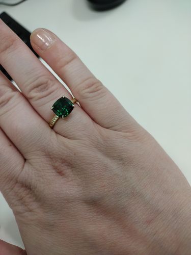 Customer photo review of Louily 3.0 Carat Emerald Green Cushion Cut Engagement Ring In Sterling Silver