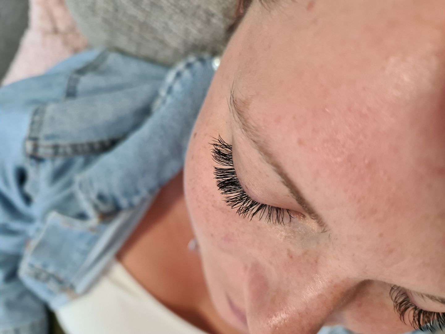 Customer photo review of 0.15 Flat Split Tip Cashmere Eyelash Extensions (16 lines)
