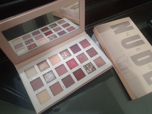 Customer photo review of Sunset Desert Eye shadow Palette