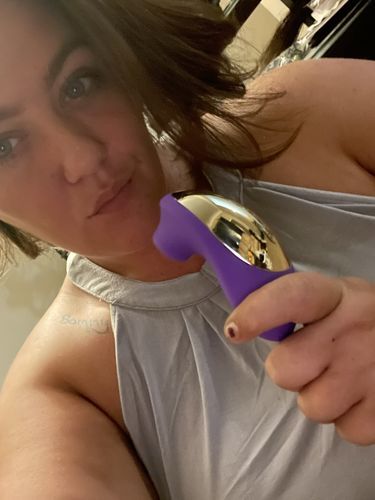 Customer photo review of THE DESIRE VIBE - SUCKING VIBRATOR