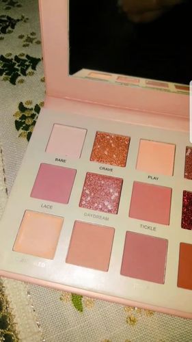 Customer photo review of Sunset Desert Eye shadow Palette