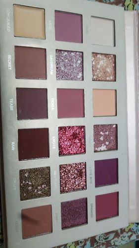 Customer photo review of Sunset Desert Eye shadow Palette
