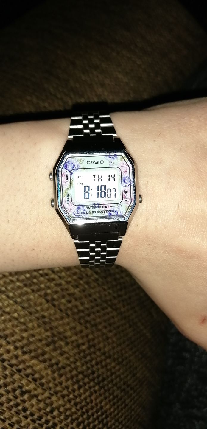 Customer photo review of Reloj Casio Vintage LA680WA-2CDF Plateado Flores