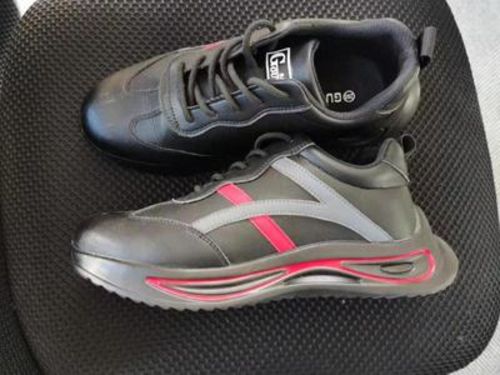 Customer photo review of Fansgemacht Wasser- und ölbeständige Arbeitsschutzschuhe