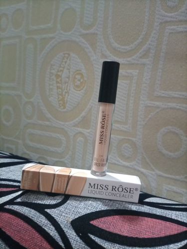 Customer photo review of MISS ROSE Full Coverage Concealer