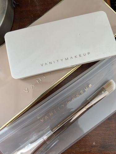 Customer photo review of Eyeshadow & Contour Palette Bundle