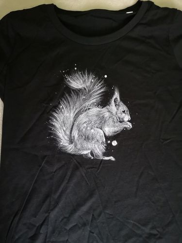 Customer photo review of Eichhörnchen - Line Art  - Bio Damen Shirt