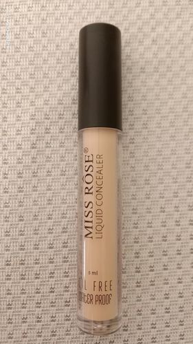 Customer photo review of MISS ROSE Full Coverage Concealer